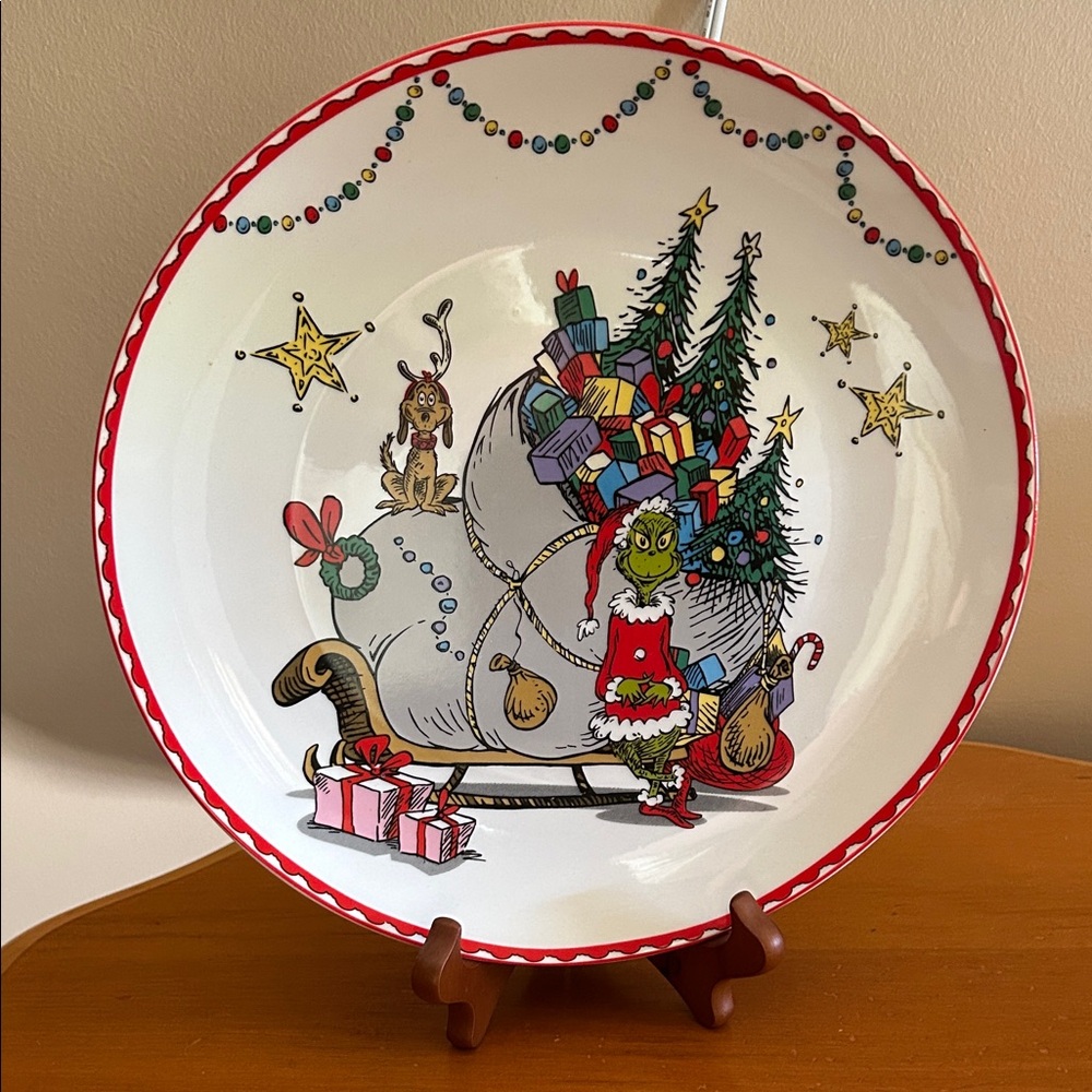 Grinch Holiday Plate with Red and White Design
